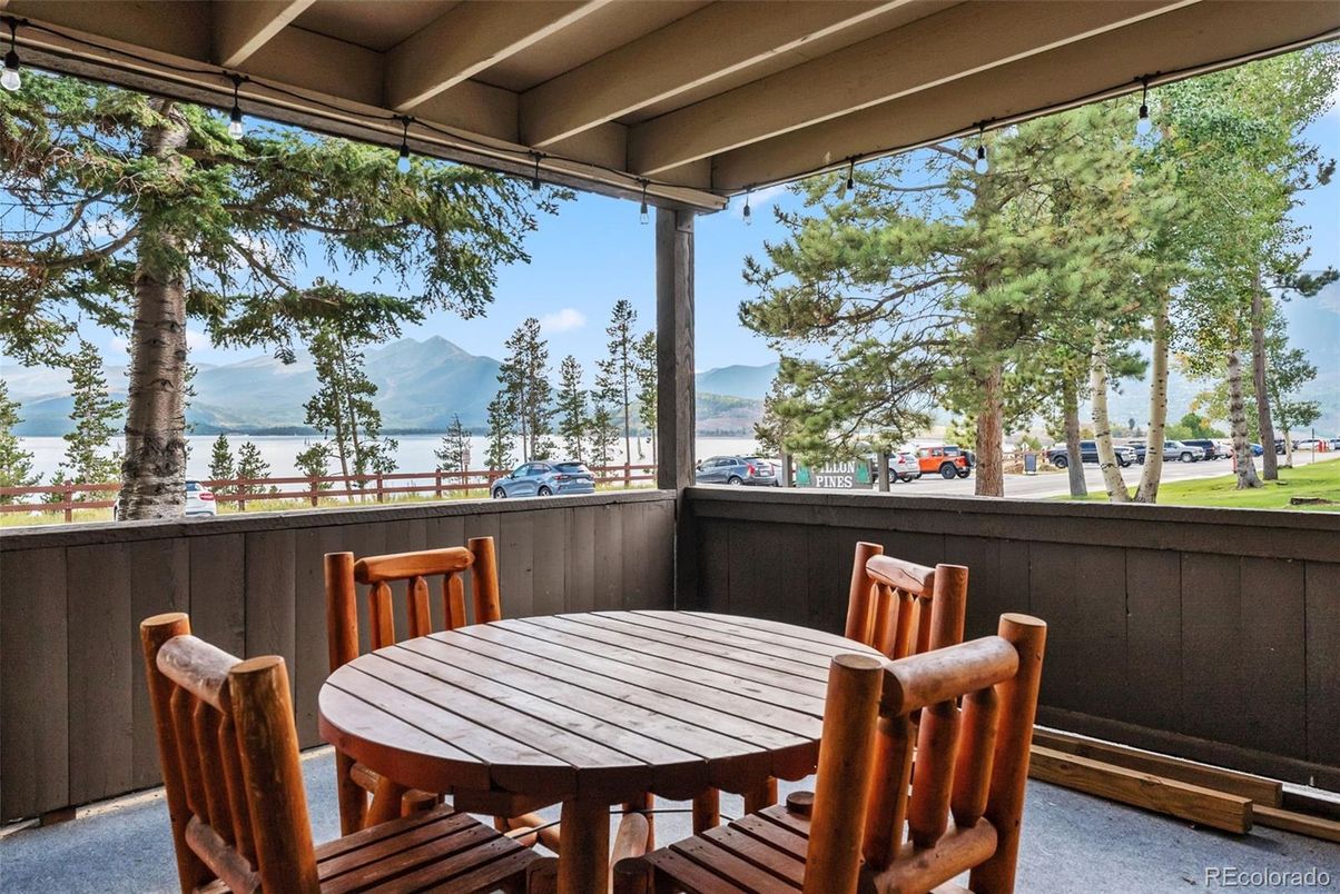 Exterior, Dining room, Other