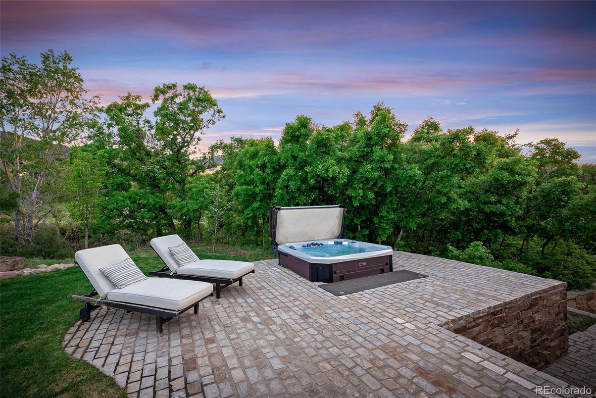 Exterior, Hot Tub