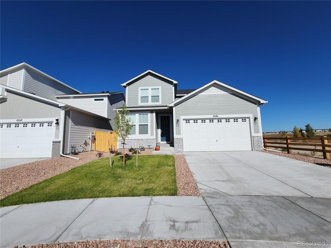 Attached, Exterior, Facade, American Craftsman