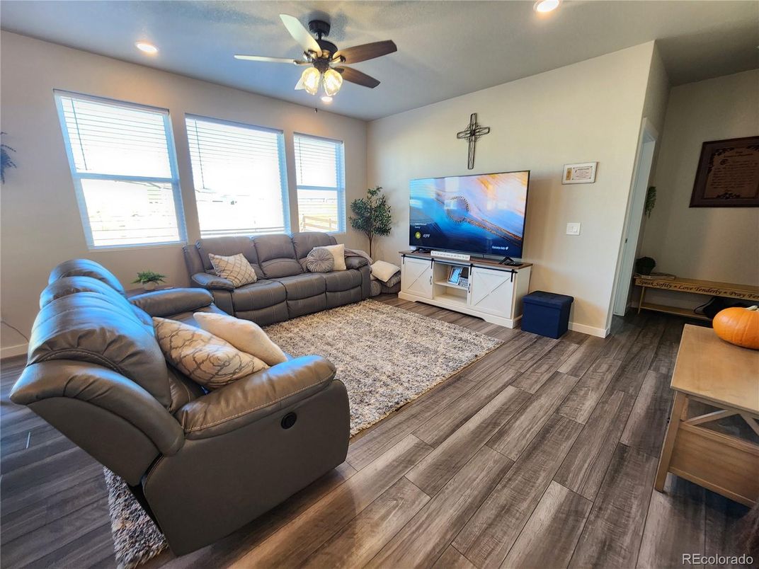Interior, Living room, Recessed Lighting, Wood Texture Flooring