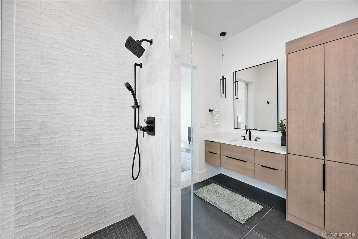 Bathroom, Dual Sink Vanities, Interior, Pendant Lights
