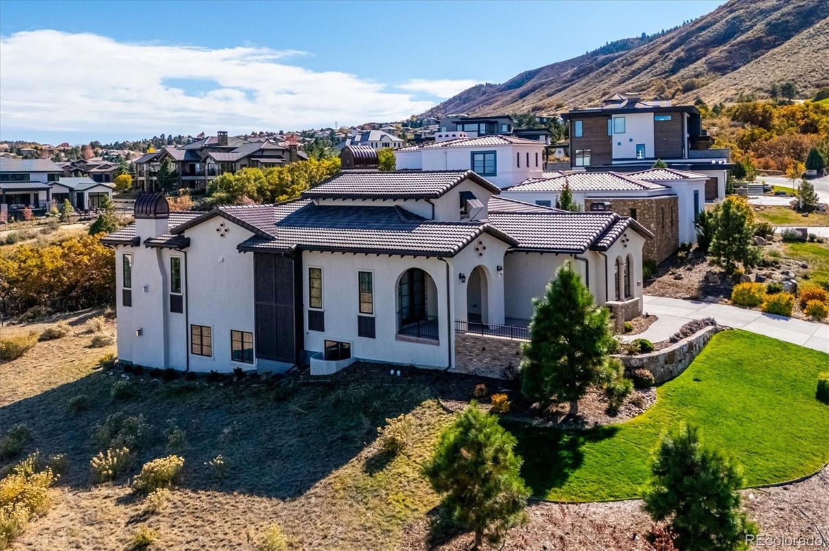 Exterior, Drone