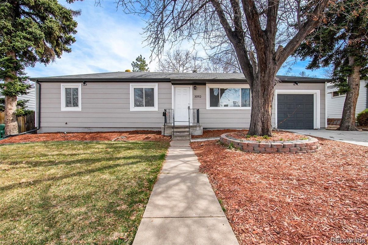 Attached, Exterior, Facade, Ranch