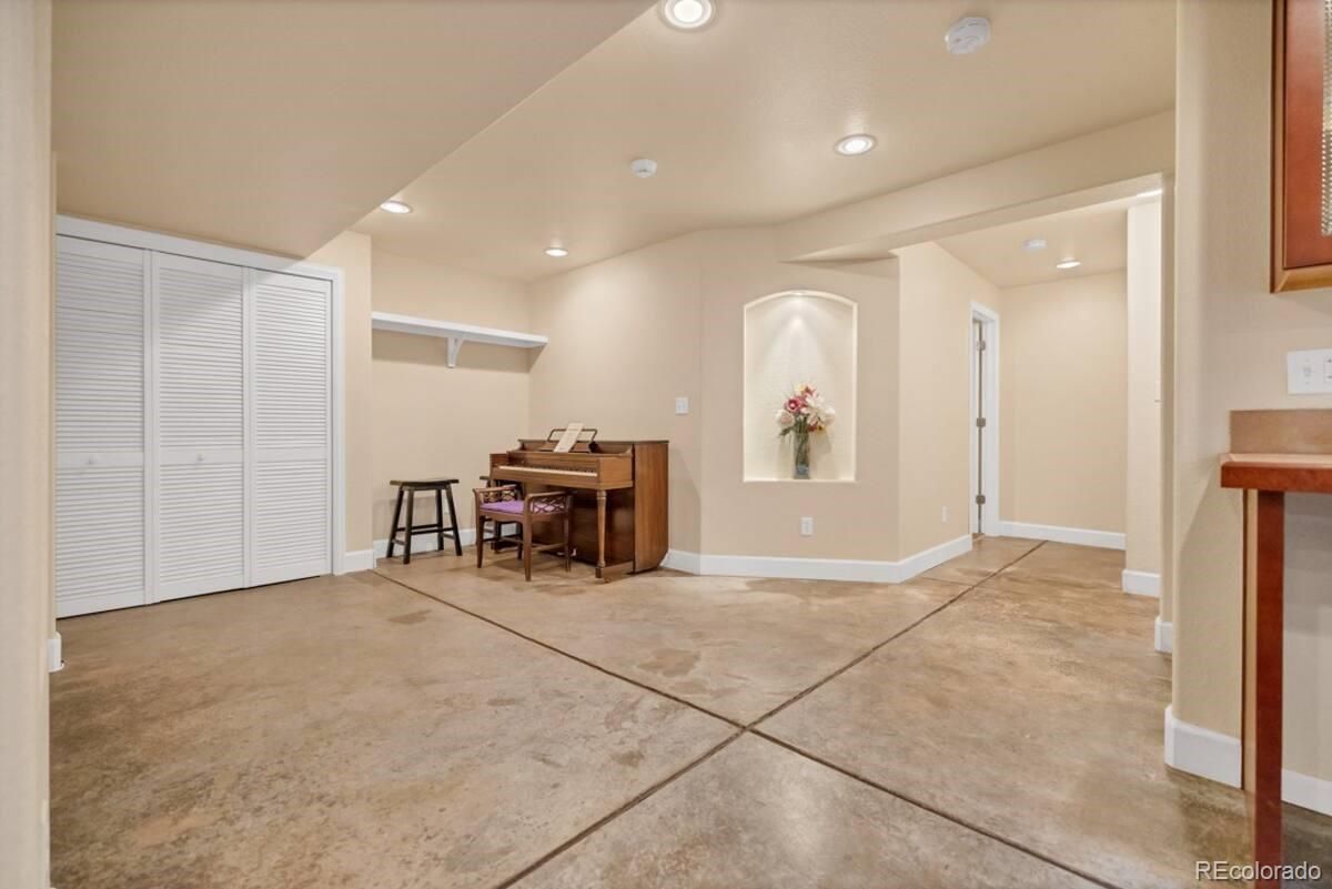 Interior, Piano, Recessed Lighting