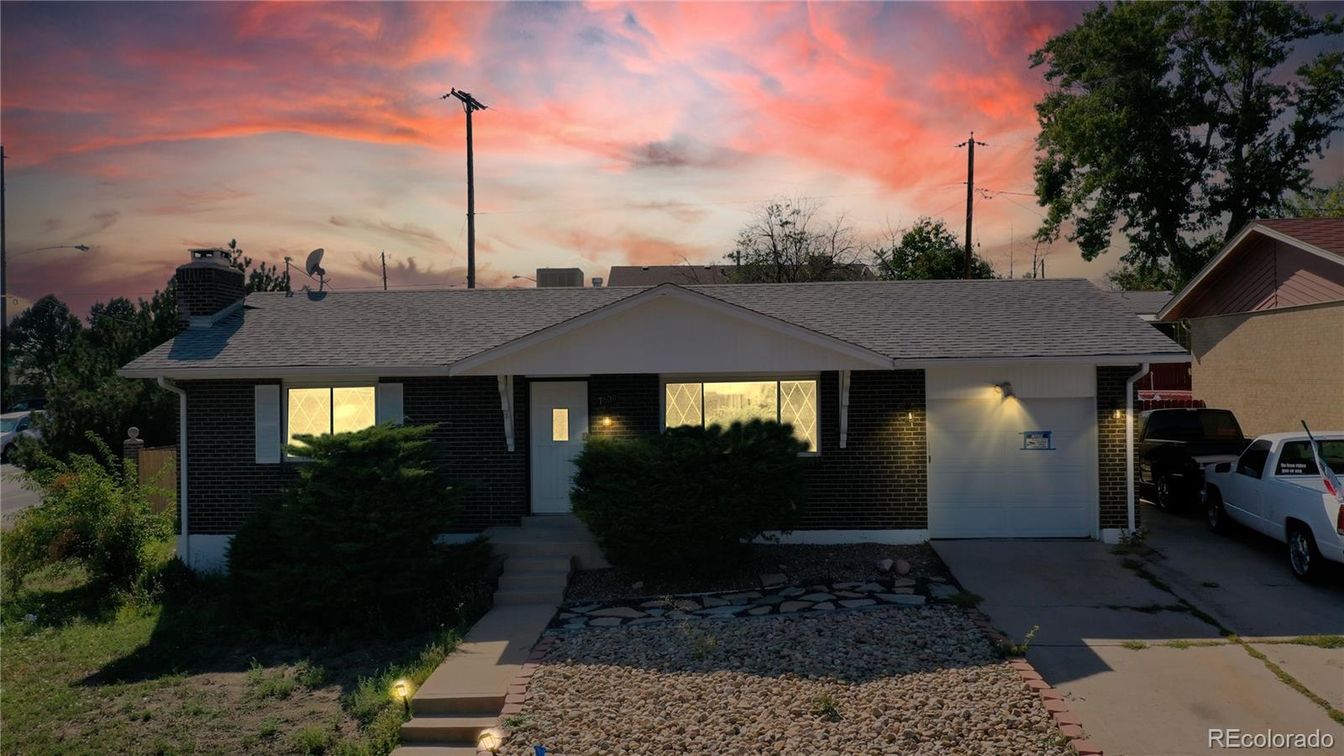 Attached, Exterior, Facade, Brick Facade, Ranch