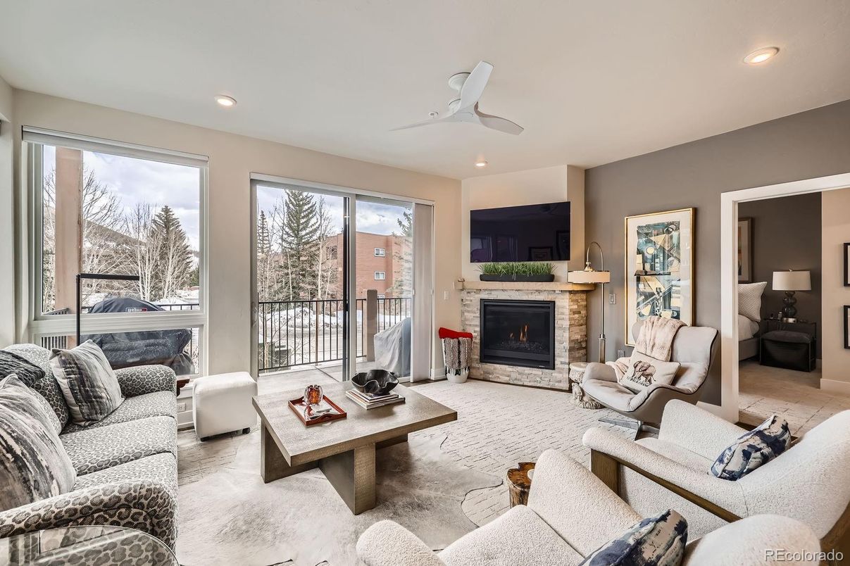Fireplace, Interior, Living room, Recessed Lighting
