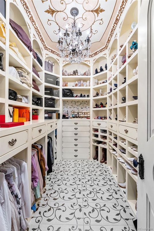 Chandelier, Interior, Walk-in Closets