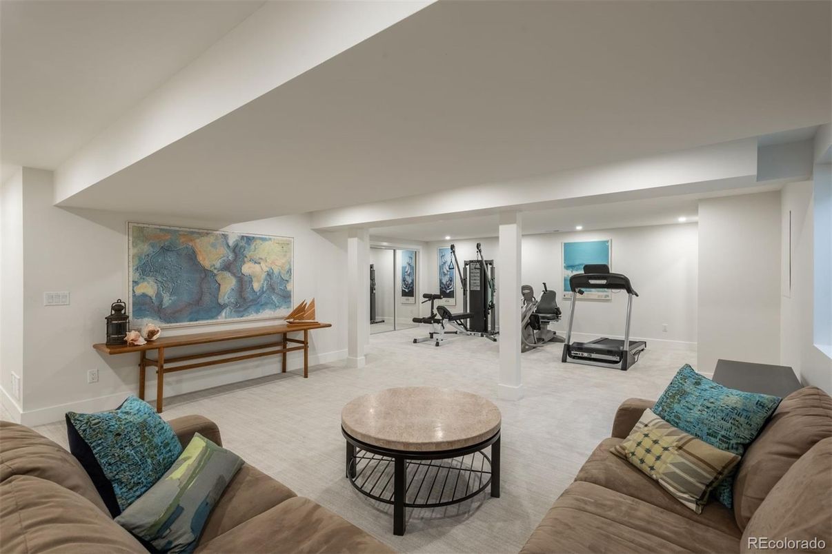 Fitness Equipment, Interior, Living room, Recessed Lighting