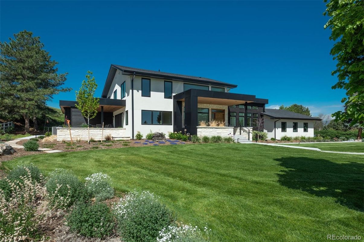 Backyard, Exterior, Facade, Modern