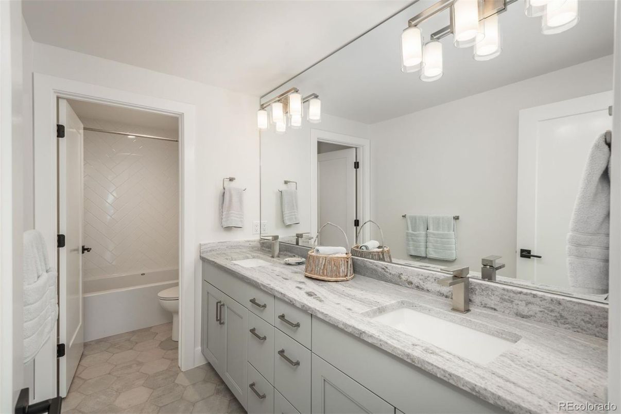 Bathroom, Dual Sink Vanities, Interior