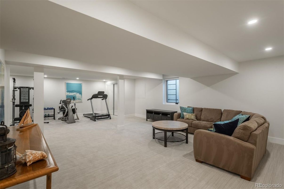 Fitness Equipment, Interior, Living room, Recessed Lighting
