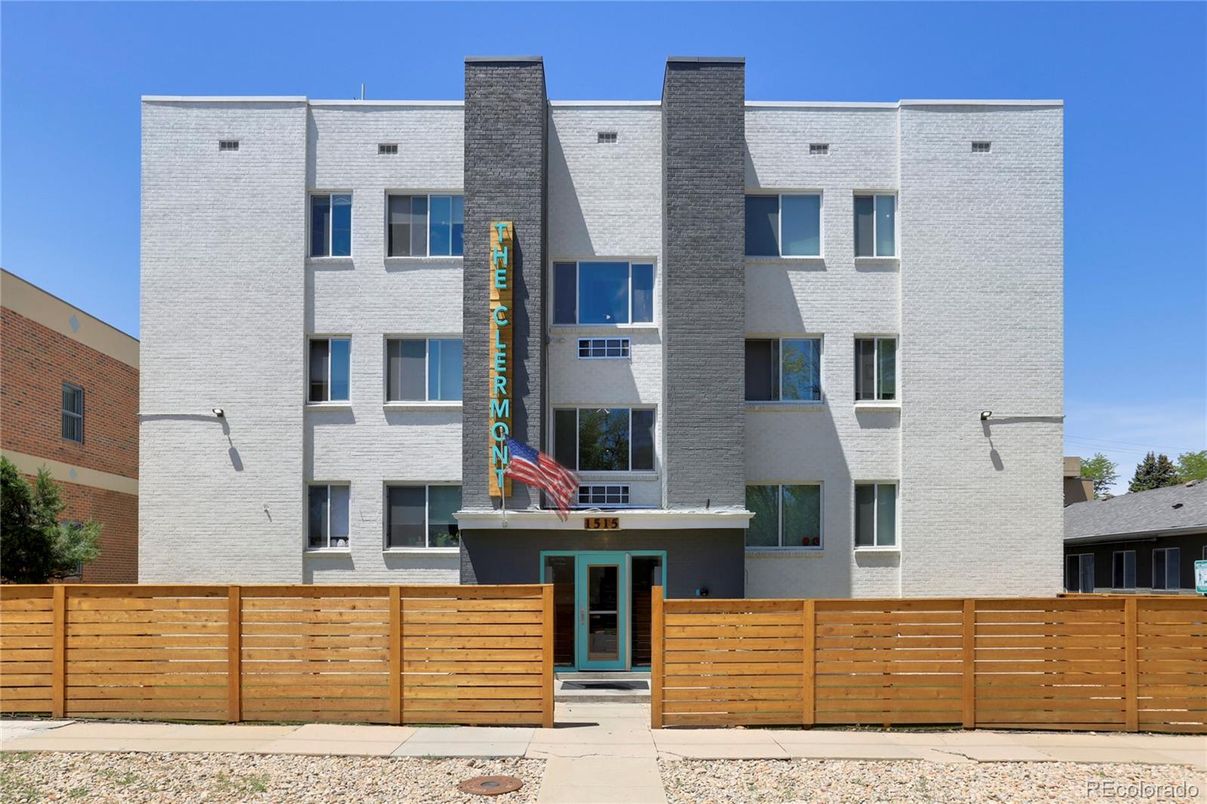 Exterior, Facade, Rowhouse