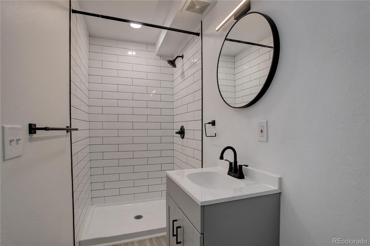 Bathroom, Interior, Recessed Lighting