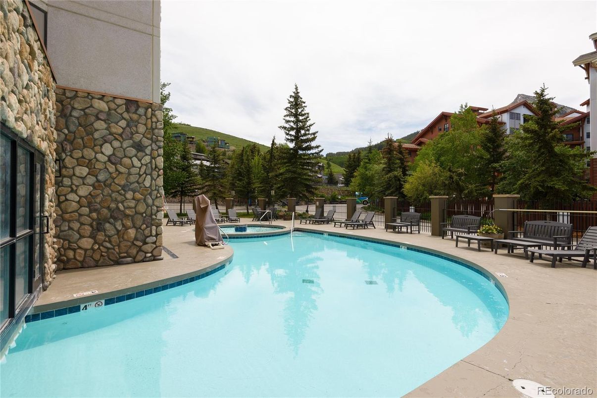 Exterior, Pool