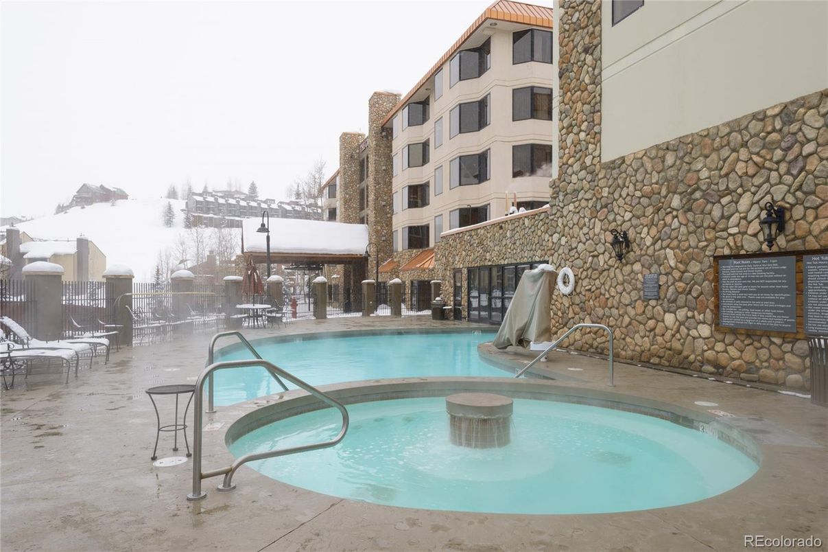 Exterior, Pool