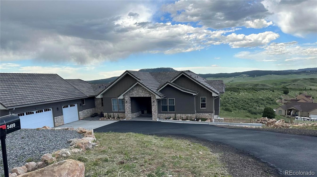 Attached, Exterior, Facade, Ranch