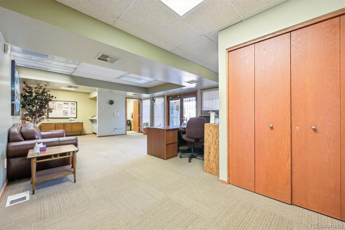 Home Office, Interior