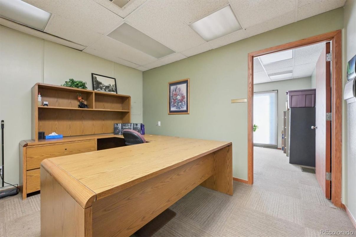 Home Office, Interior