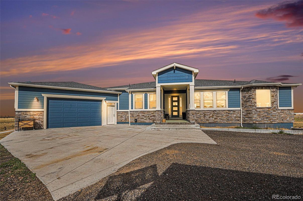 Attached, Exterior, Facade, Ranch