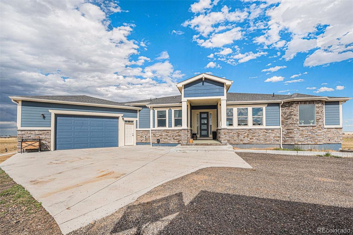 Attached, Exterior, Facade, Ranch