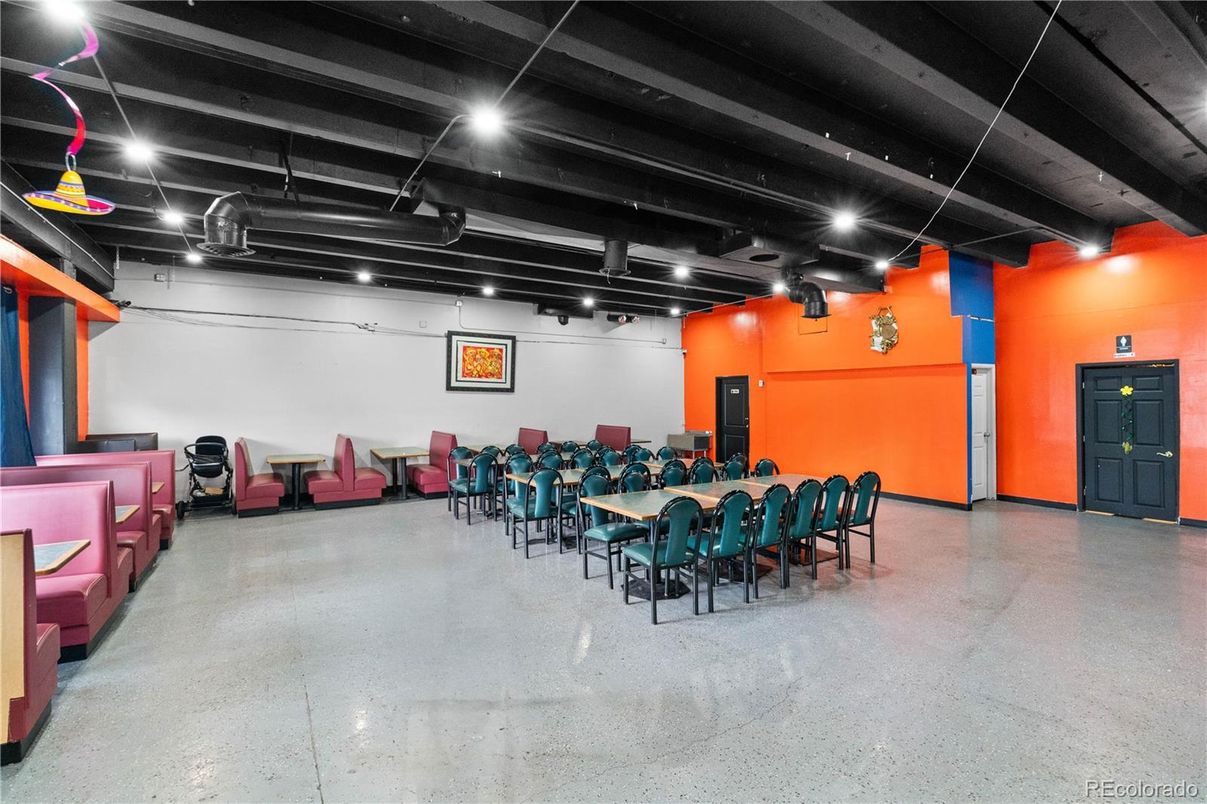 Dining room, Interior, Recessed Lighting