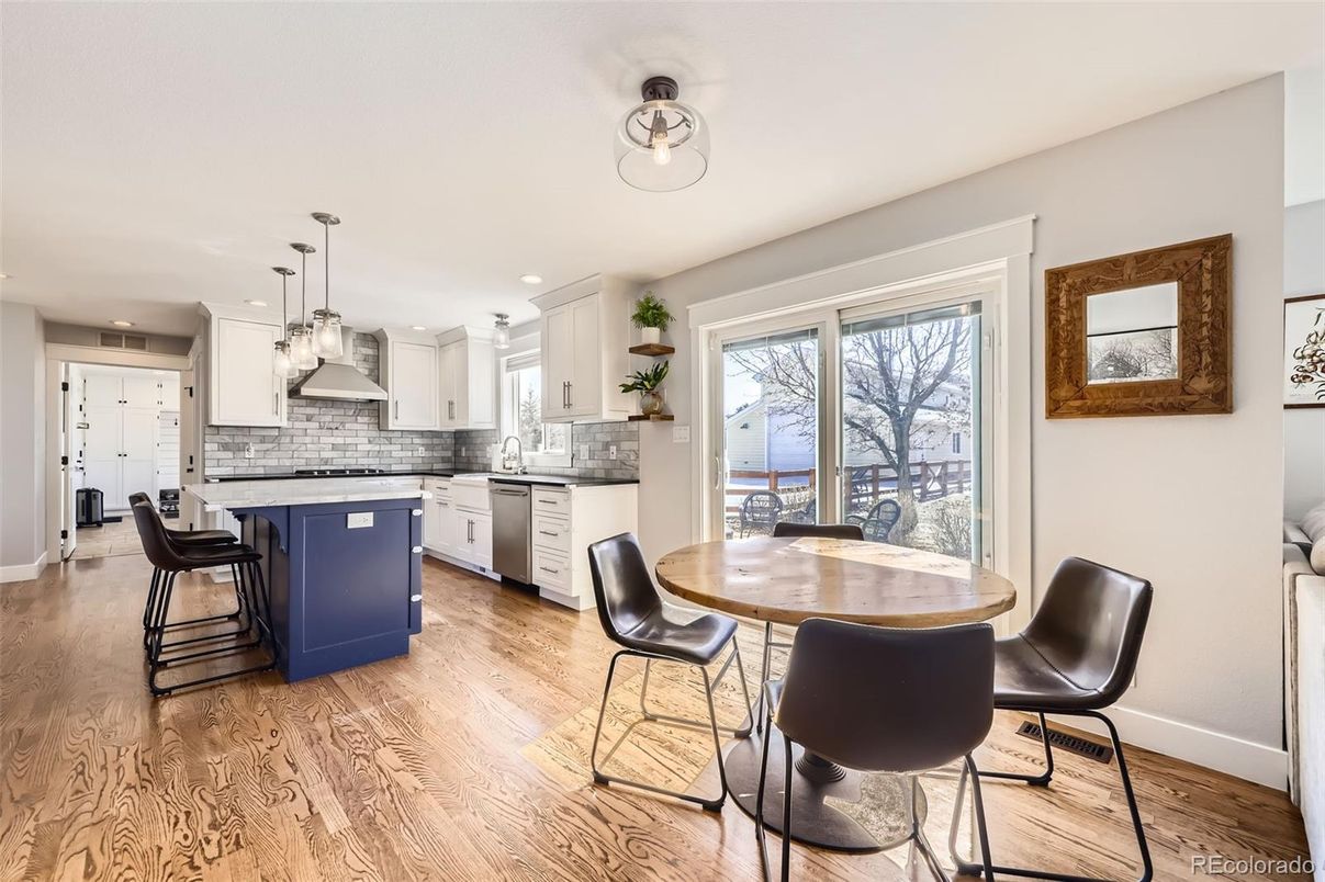 Dining room, Interior, Kitchen, Pendant Lights, Recessed Lighting, Wood Texture Flooring