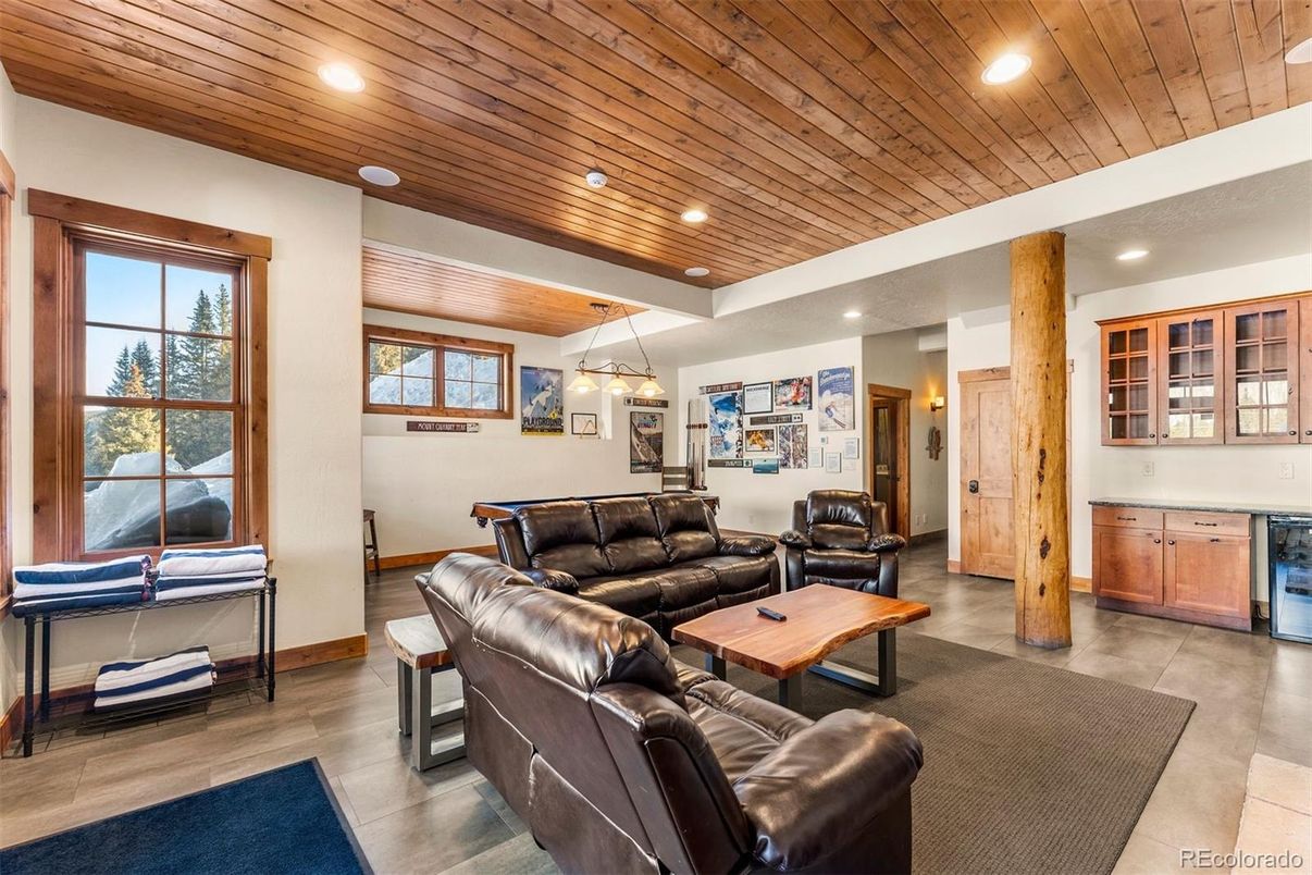 Interior, Living room, Pendant Lights, Recessed Lighting, Wooden Ceilings