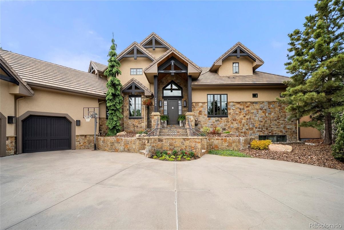 Attached, Exterior, Facade, Tudor Revival