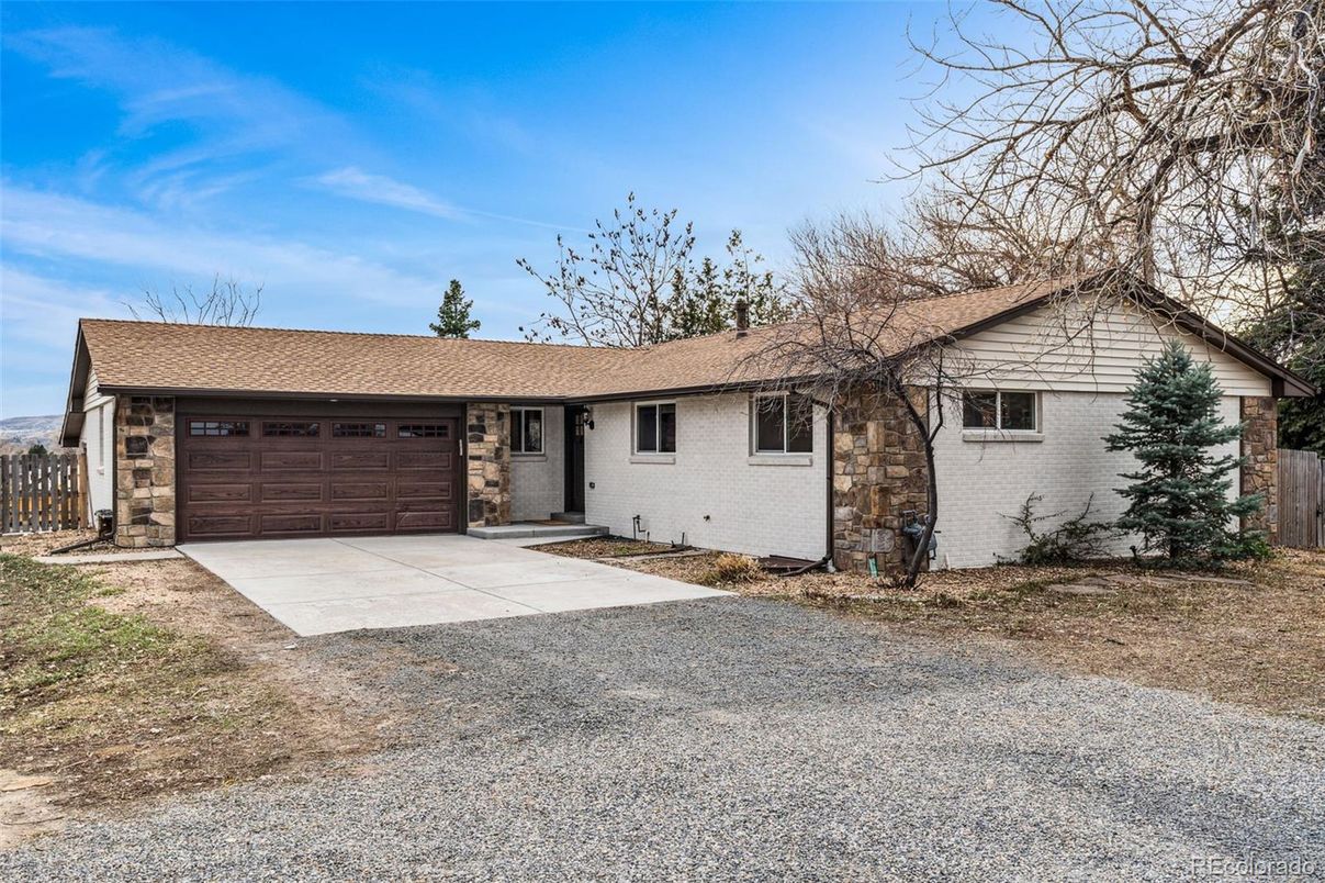 Attached, Exterior, Facade, Ranch