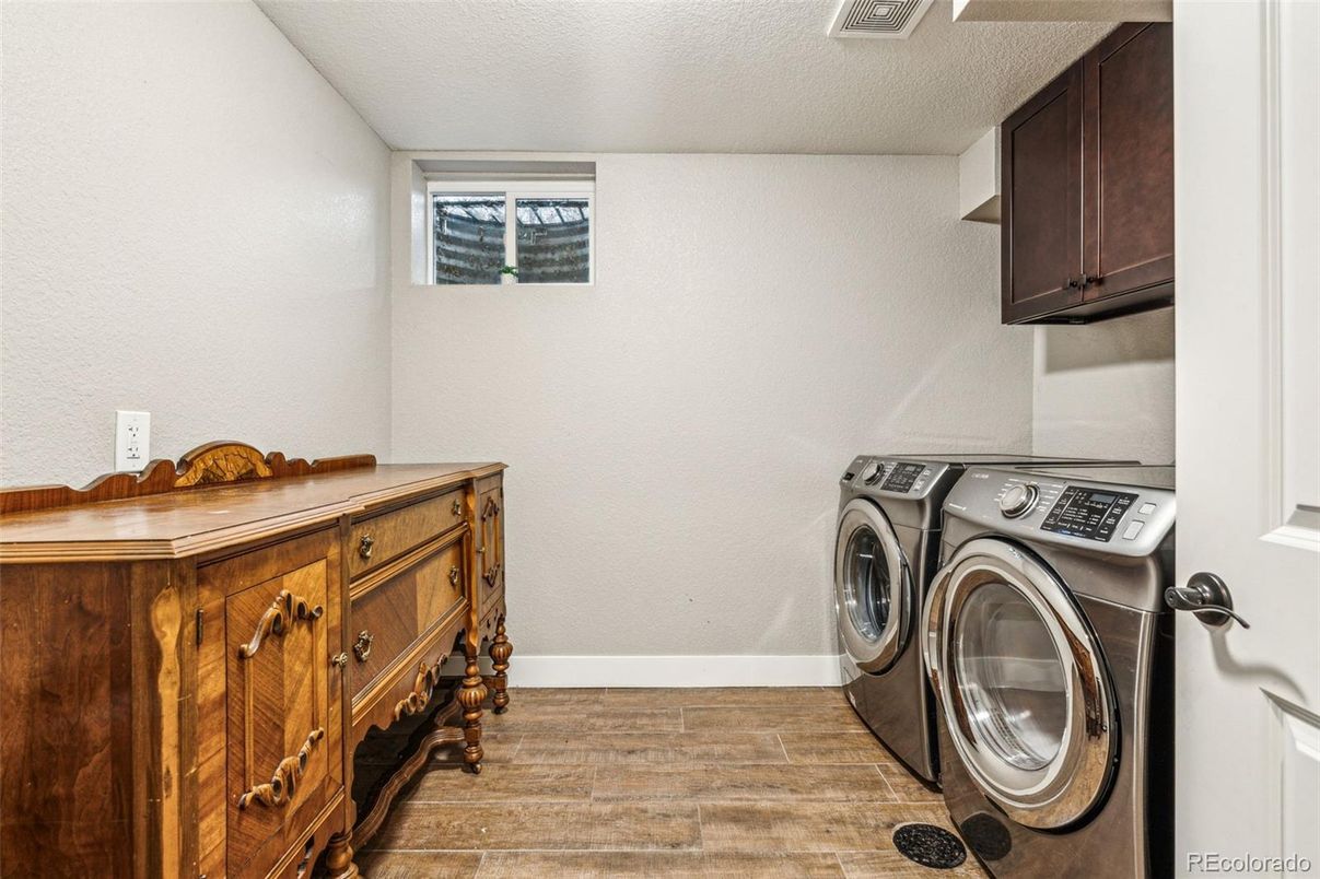 Interior, Washer, Wood Texture Flooring