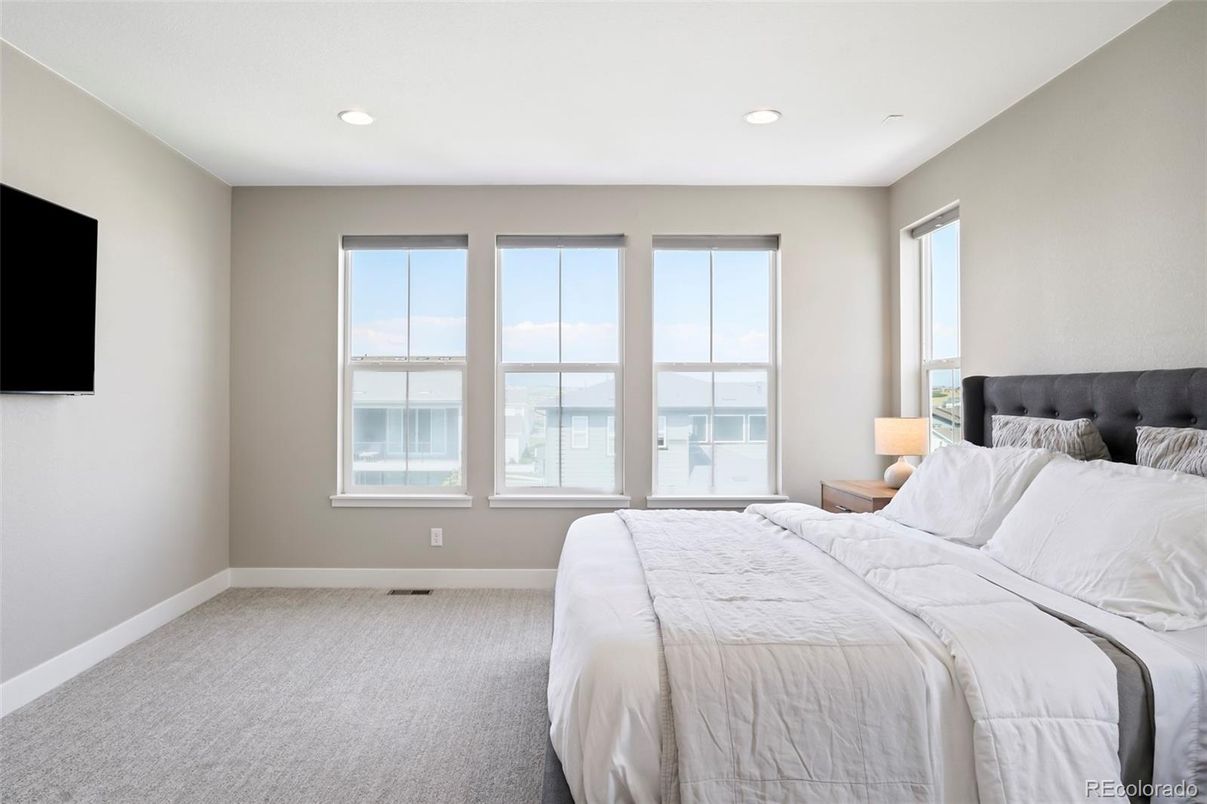 Bedroom, Interior, Recessed Lighting, Water