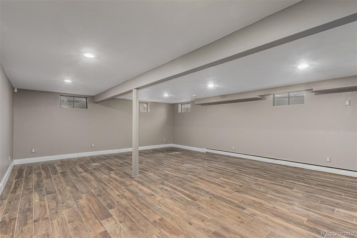Empty room, Interior, Recessed Lighting, Wood Texture Flooring