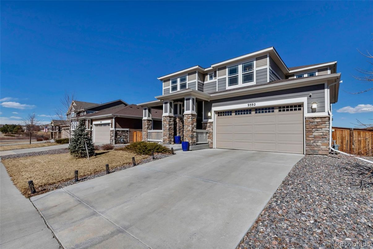 Attached, Exterior, Facade, American Craftsman
