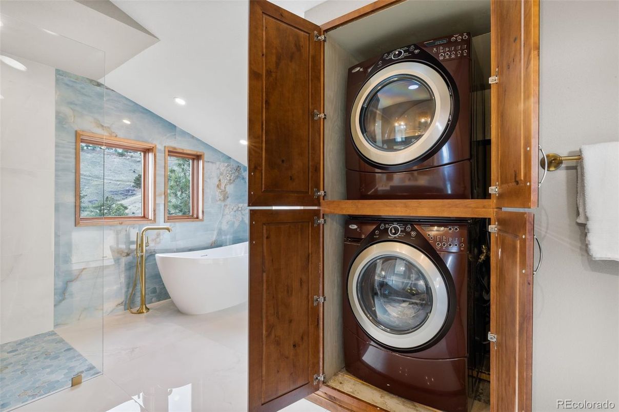 Bathroom, Free Standing Baths, Interior, Recessed Lighting, Utility Closets, Washer