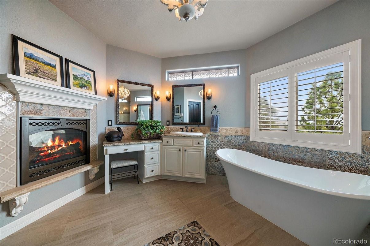Bathroom, Fireplace, Free Standing Baths, Interior