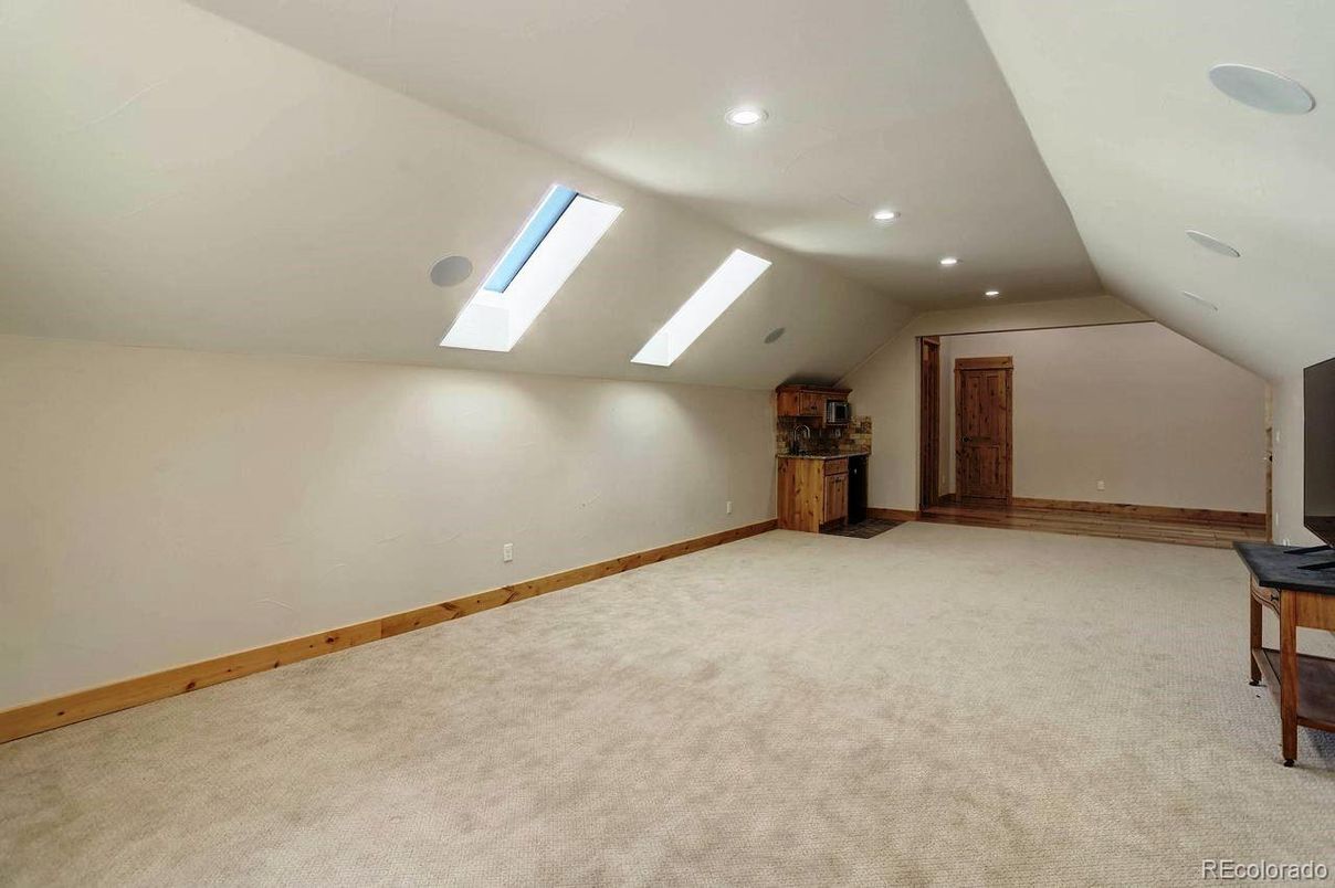 Empty room, Interior, Recessed Lighting