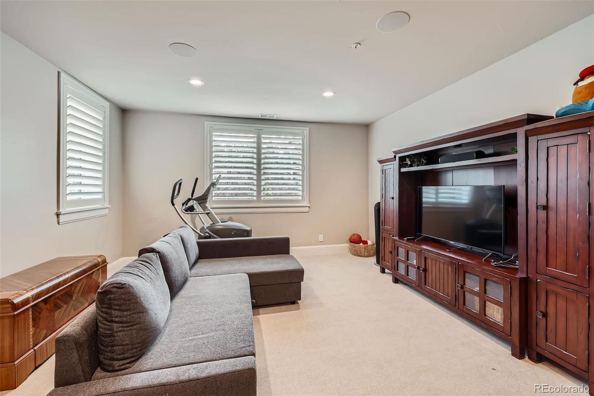 Fitness Equipment, Interior, Living room, Recessed Lighting