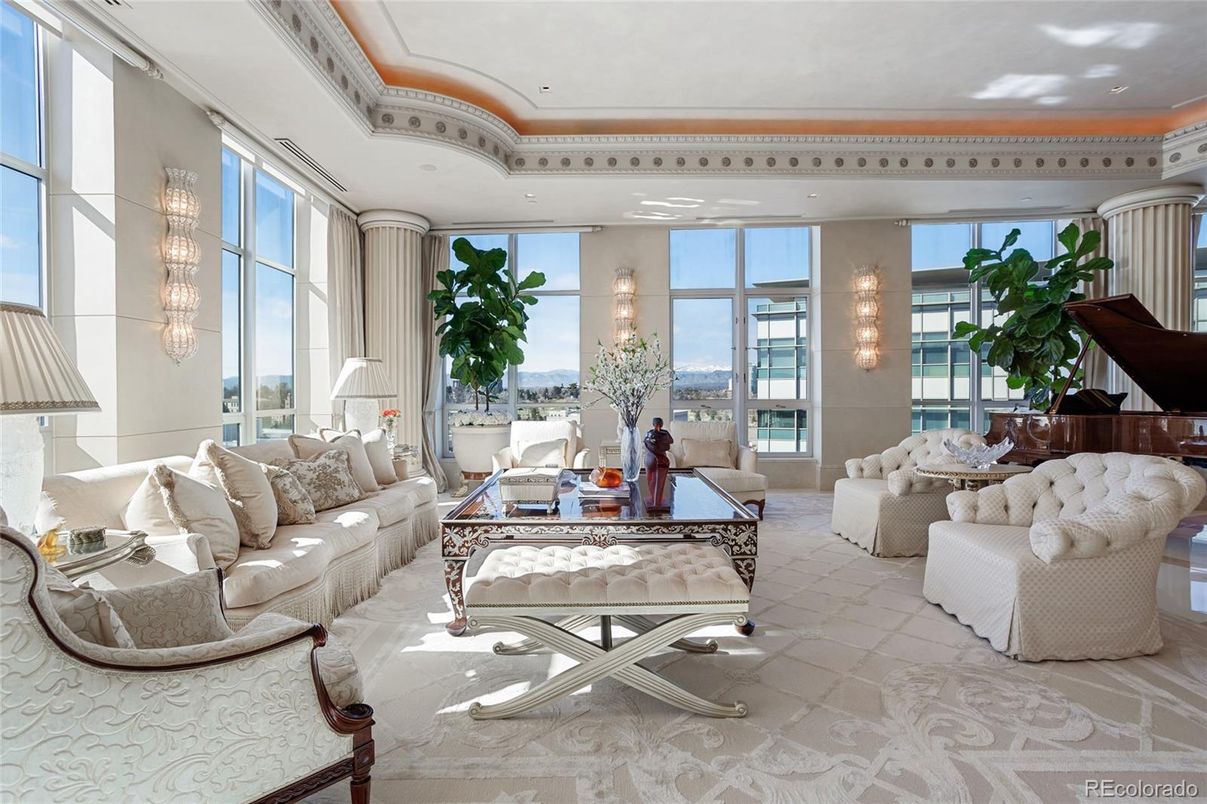 Interior, Living room, Pendant Lights, Piano, Recessed Lighting