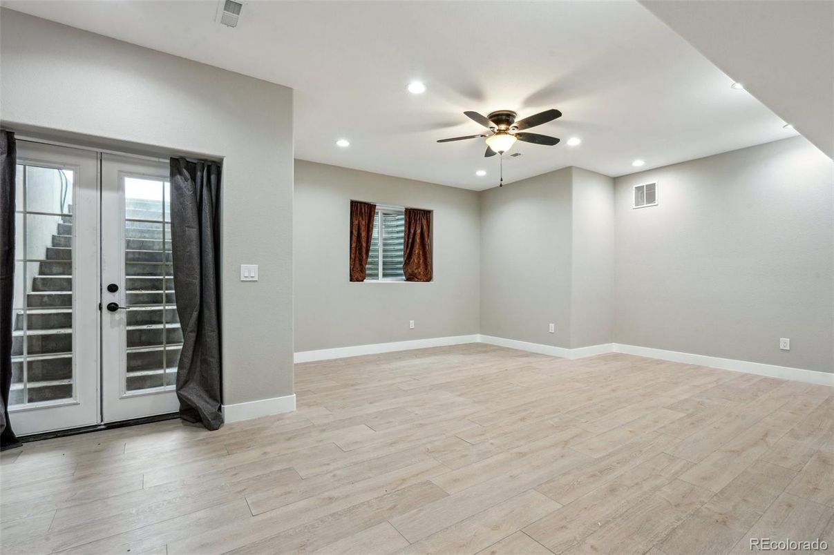 Empty room, Interior, Recessed Lighting, Wood Texture Flooring