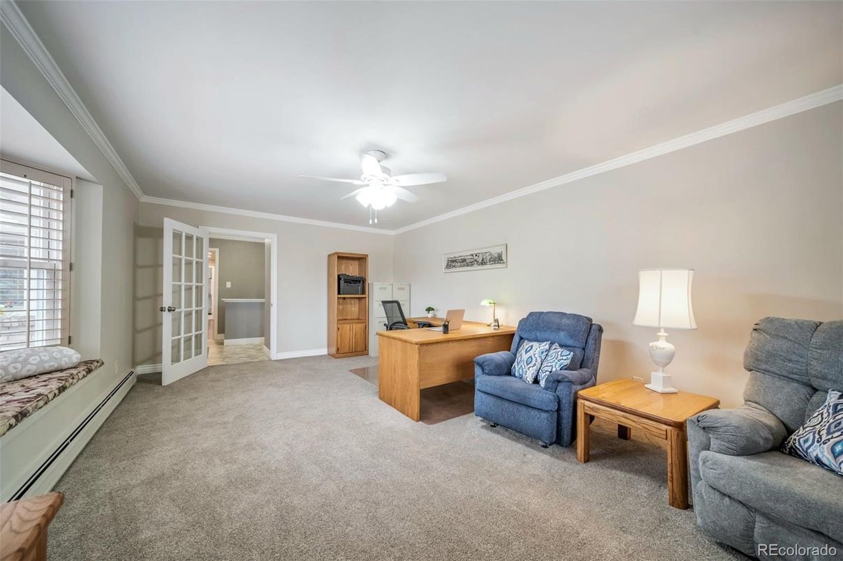 Home Office, Interior