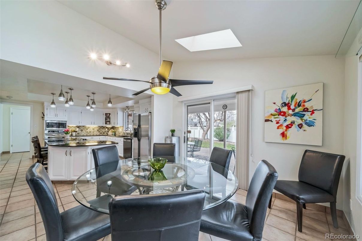 Dining room, Interior, Kitchen, Pendant Lights, Stainless Steel Appliances