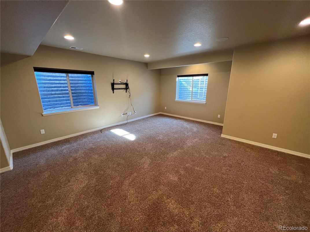 Empty room, Fitness Equipment, Interior, Recessed Lighting