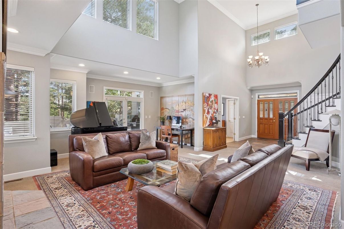Chandelier, Interior, Living room, Pendant Lights, Piano, Recessed Lighting