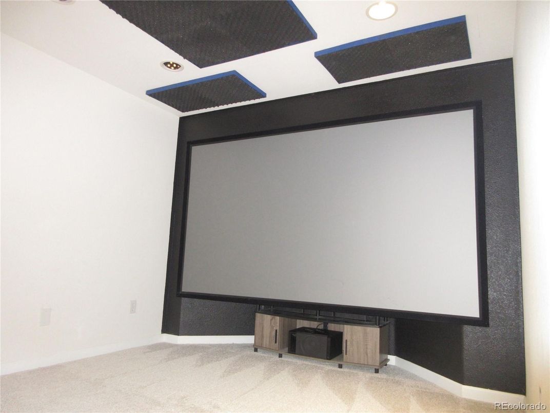Interior, Projection Screen, Recessed Lighting