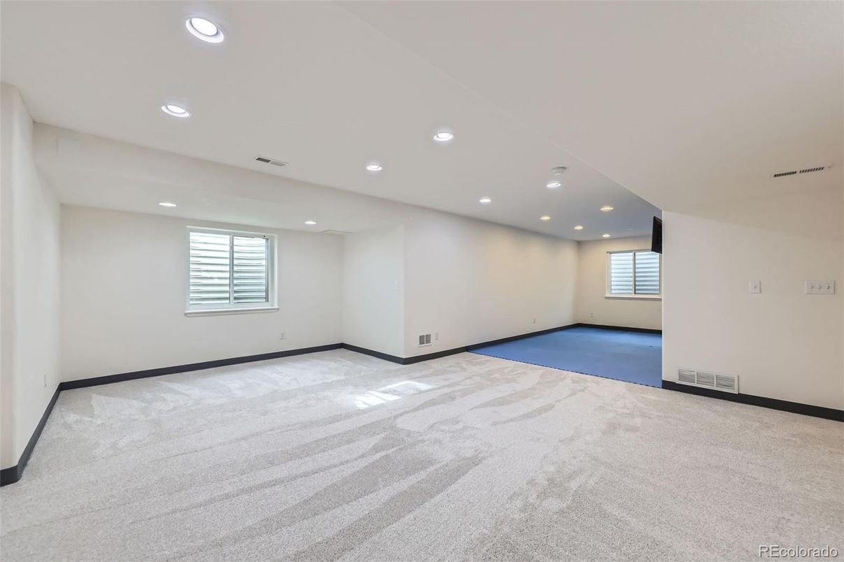 Empty room, Interior, Recessed Lighting