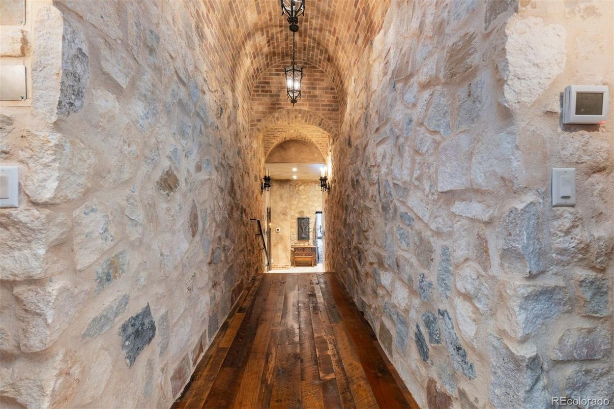 Bathroom, Interior, Pendant Lights, Stone Walls, Wood Texture Flooring