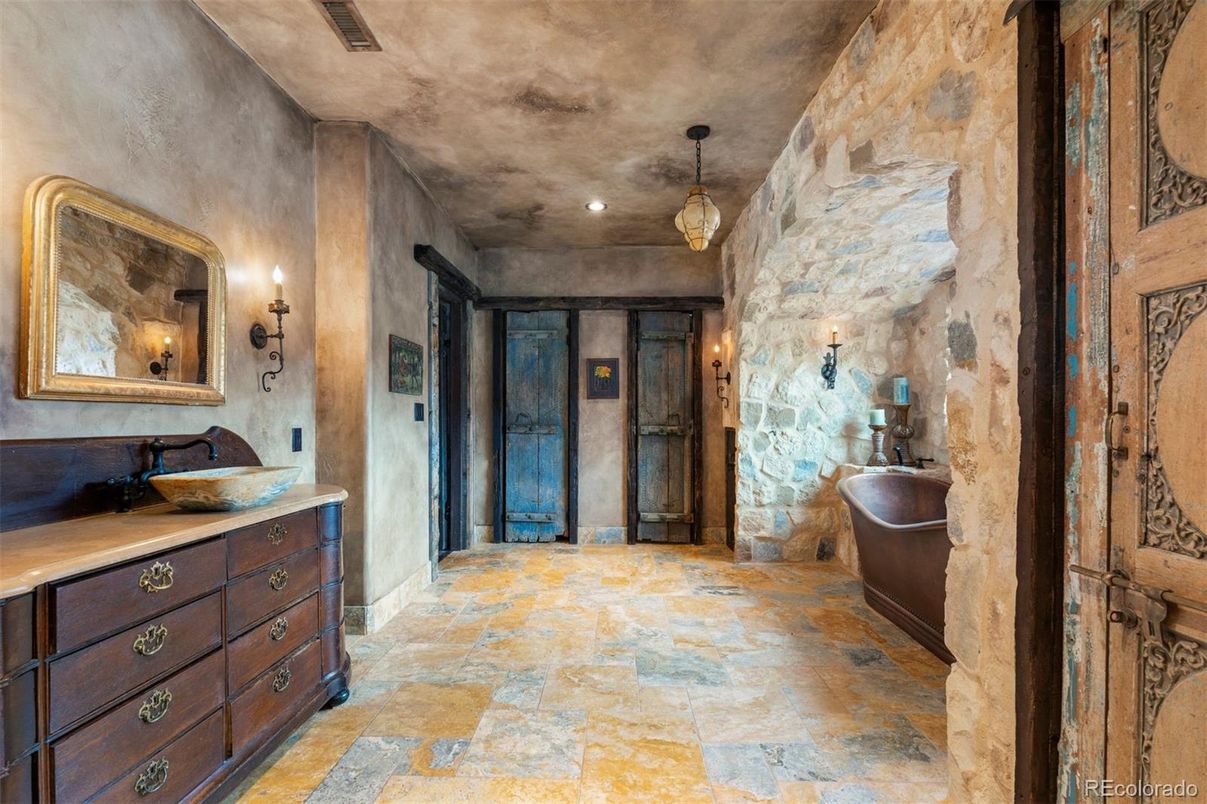 Bathroom, Free Standing Baths, Interior, Pendant Lights, Recessed Lighting, Stone Walls
