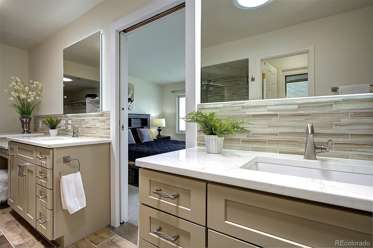 Bathroom, Dual Sink Vanities, Interior