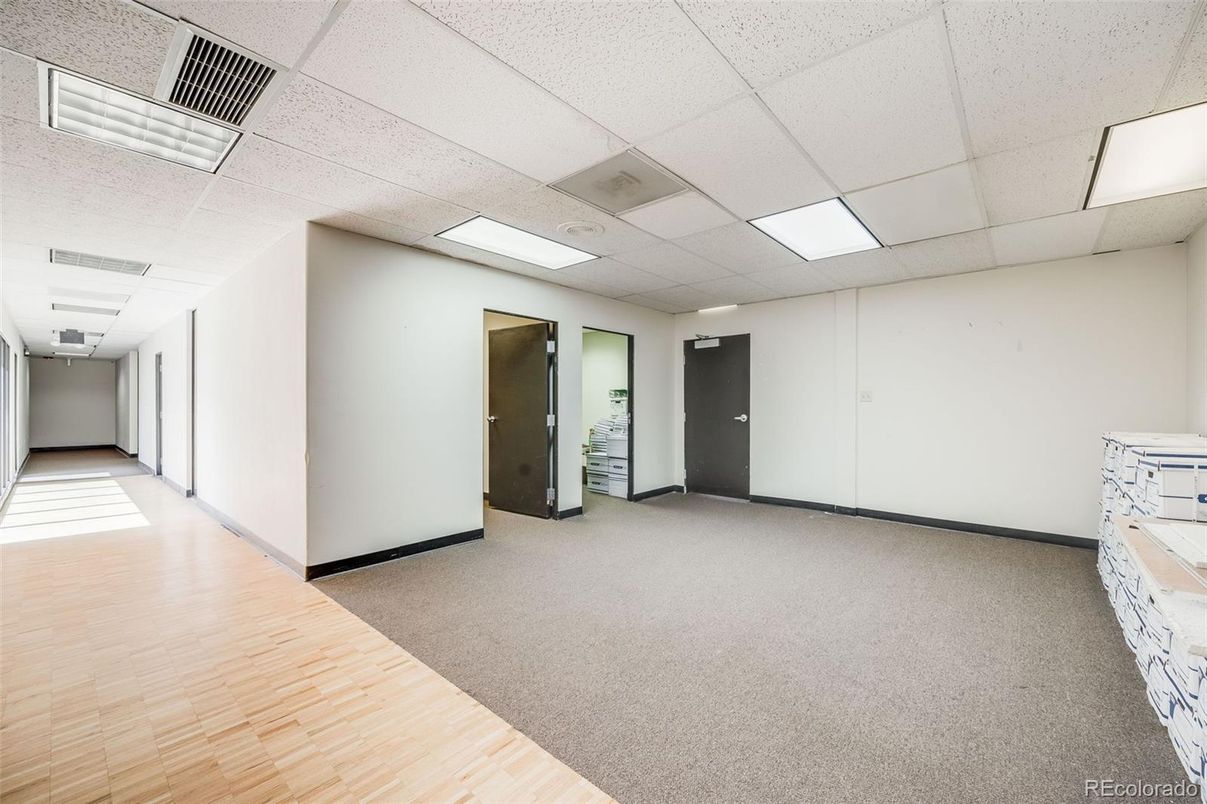 Empty room, Interior, Recessed Lighting, Wood Texture Flooring