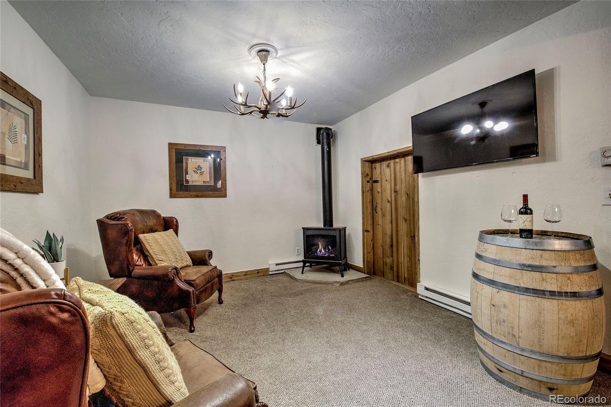 Chandelier, Fireplace, Interior, Living room